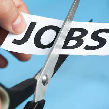 एप्पल में छंटनी: आखिर क्यों अपनी सेल्स टीम को छोटा कर रहा है यह टेक जायंट?