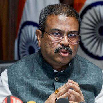 CBSE OSM सिस्टम में खामियां उजागर, धर्मेंद्र प्रधान बोले- दोषियों को नहीं बख्शेंगे