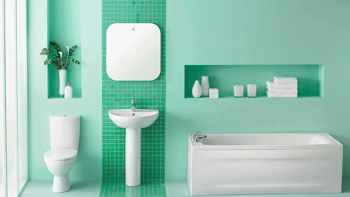 क्या घर में बेडरूम के साथ अटैच्ड बाथरूम है ? क्या यह वास्तु-शास्त्र के अनुसार है ?