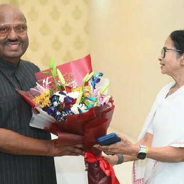 धरना खत्म करने के बाद पूर्व राज्यपाल से मिलीं ममता बनर्जी, बोलीं- CV आनंद बोस के साथ ' अन्याय, इनजस्टिस' हुआ