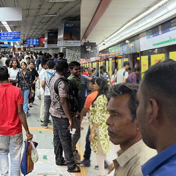 Kolkata Metro : पंचमी को ब्लू लाइन में रिकॉर्ड भीड़, नवमी तक कितने यात्रियों ने की मेट्रो से सवारी?