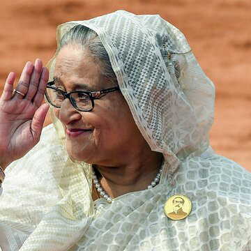 बांग्लादेश चाहता है शेख हसीना का प्रत्यर्पण, अनुरोध की समीक्षा कर रहा है भारत