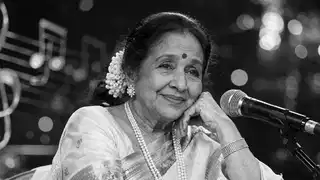 सुरों की महान हस्ती ने कहा दुनिया को अलविदा! आशा भोसले नहीं रहीं,: भारतीय संगीत जगत ने खोई बहुमुखी आवाज़