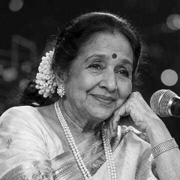 सुरों की महान हस्ती ने कहा दुनिया को अलविदा! आशा भोसले नहीं रहीं,: भारतीय संगीत जगत ने खोई बहुमुखी आवाज़