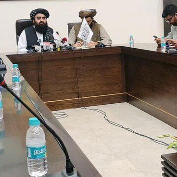 दिल्ली में तालिबानी फरमानः प्रेस कॉन्फ्रेंस में महिला पत्रकारों पर बैन, सोशल मीडिया पर बवाल